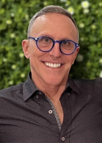 KP Gems certified jewelry dealer showcasing fine estate jewelry and luxury gemstone pieces.