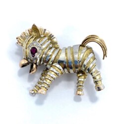 #image_title Pins Broches